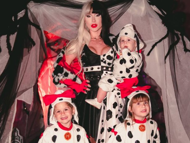 Virginia e filhos entram no clima do Halloween fantasiados de Cruella de Vil e “101 Dálmatas”