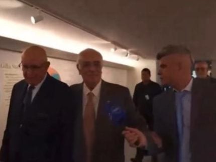 Repórter diz que deputado expulso do PL está “livre” e ele reage com sorriso