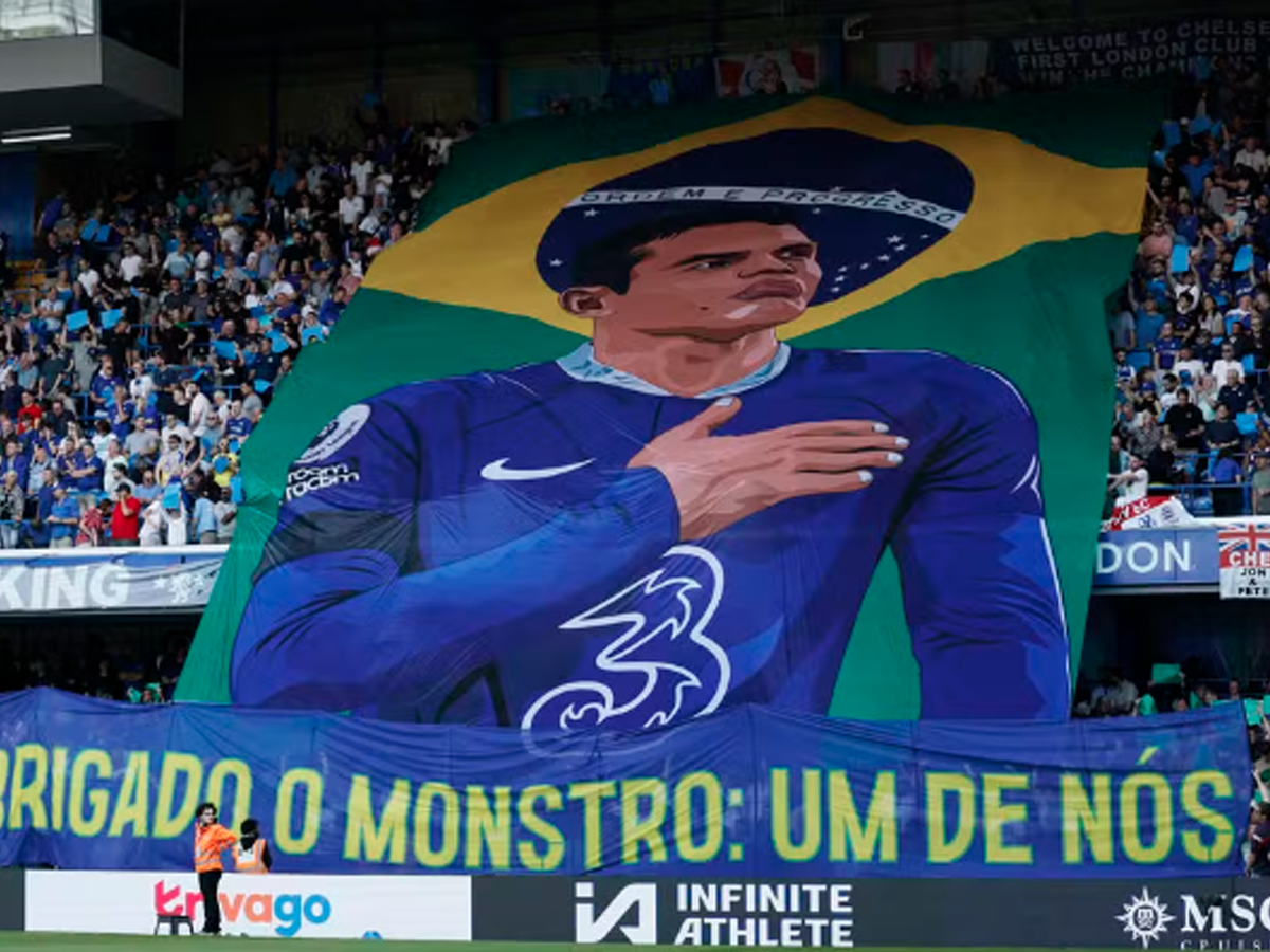 Thiago Silva foi reverenciado pela torcida inglesa em sua saída do Chelsea. Foto: Reprodução