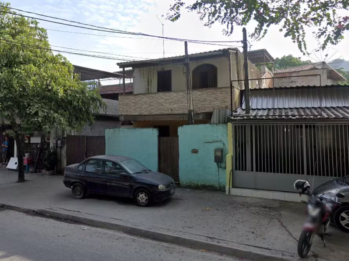 Caso Rio: Casa em Jacarepaguá onde adolescente matou os pais (Foto: Reprodução/O Globo)