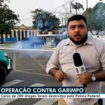 Repórter fica no meio de tiroteio ao vivo e transmissão é interrompida. Veja!