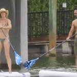 Após rumores de volta, Gisele Bündchen e lutador fazem stand up paddle juntos