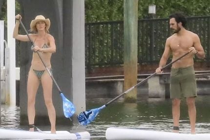 Após rumores de volta, Gisele Bündchen e lutador fazem stand up paddle juntos