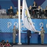 Que gafe! Bandeira Olímpica foi hasteada de cabeça para baixo em abertura