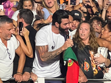 Gusttavo Lima ri de boato sobre sobriedade durante show em Portugal. Veja!