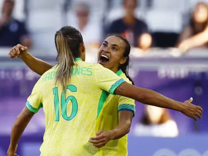 Futebol feminino: Brasil supera Nigéria com boa atuação de Marta em estreia