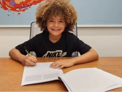 Conheça a criança de 10 anos que vai trocar o Corinthians pelo Palmeiras por R$ 200 mil