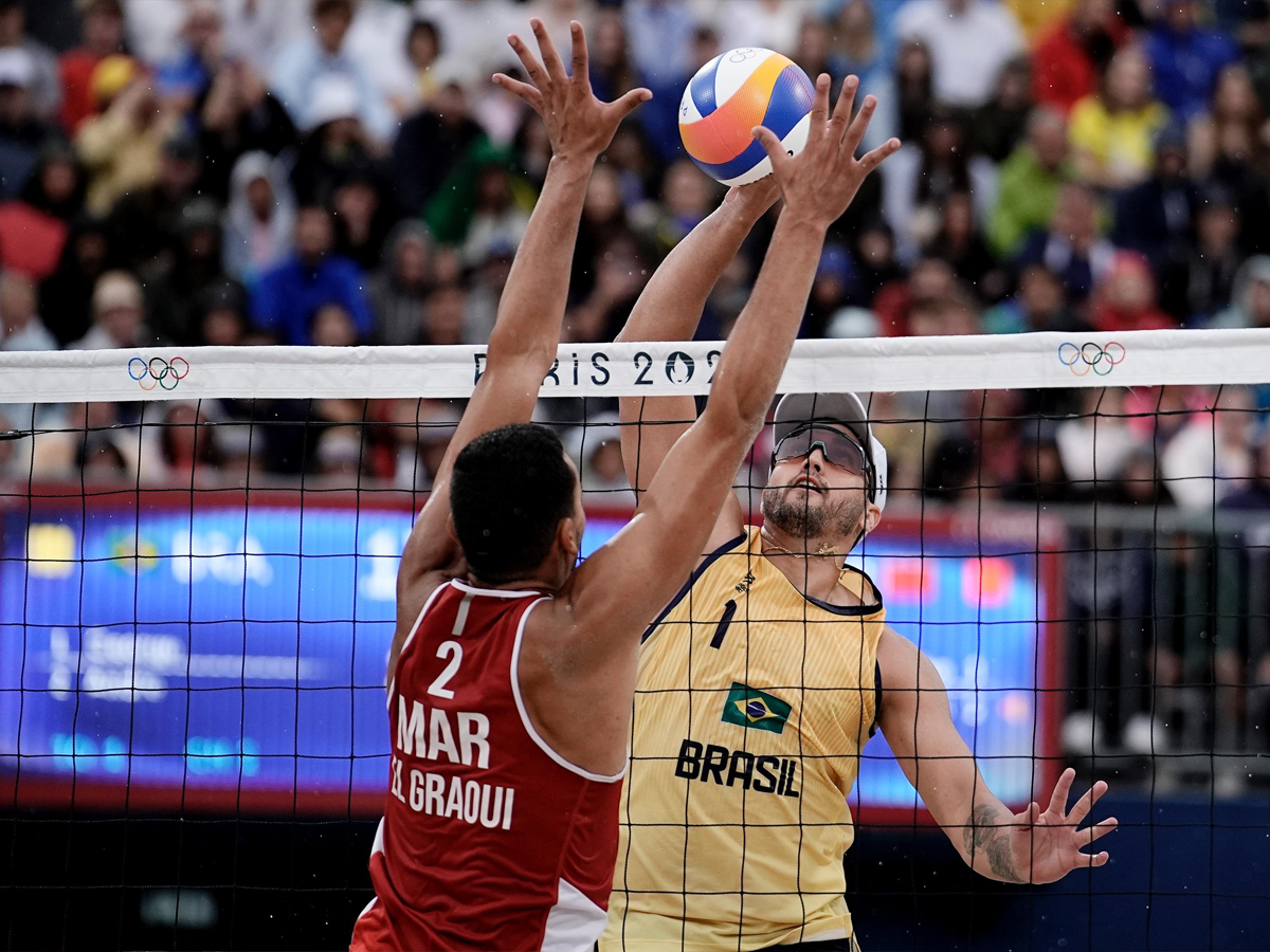 André e George estrearam com vitória sobre dupla marroquina no vôlei de praia (Alexandre Loureiro/COB)