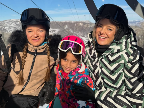 Ticiane Pinheiro troca calor do Rio por neve em Aspen em viagem de meninas com as filhas