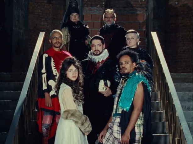 Peça imersiva “Hamlet, Sonhos que Virão” estreia com Gabriel Leone em São Paulo