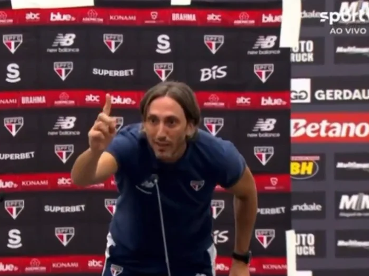 Luís Zubeldía, treinador do São Paulo, estava indignado com a atuação do VAR após partida contra o Atlético-MG (Reprodução)