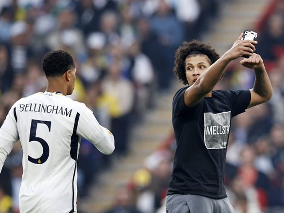 Torcedores invadiram o campo na final da Champions League. após promessa de influencer russo Foto: Reprodução