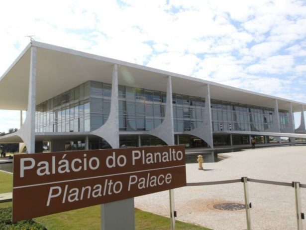 Homem é detido após tentar invadir Palácio do Planalto