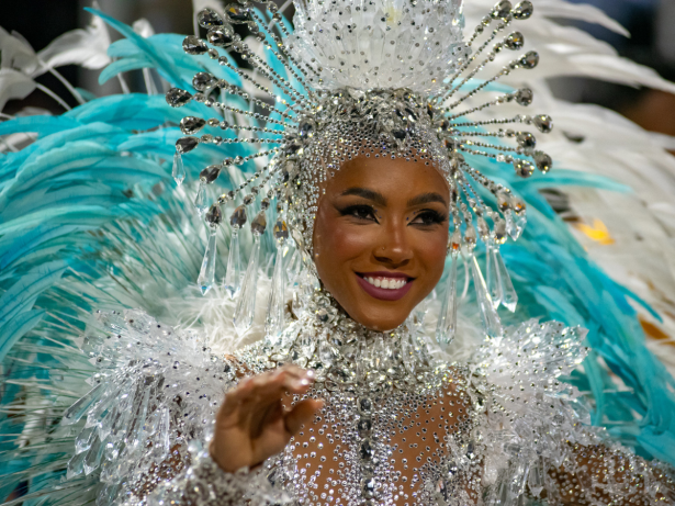 Bumbum lá em cima: Mayara Lima, rainha da Tuiuti, revela procedimento para o Carnaval