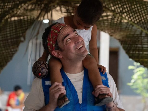 Ex-RBD Alfonso Herrera usa voz e visibilidade para defender refugiados na COP30