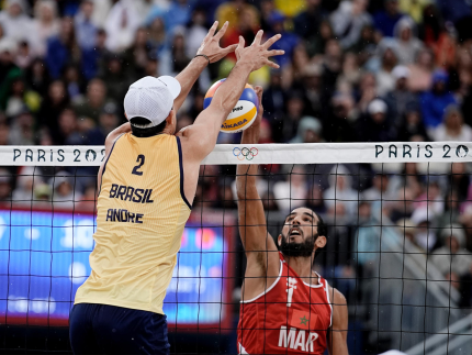 André e George estrearam com vitória sobre dupla marroquina no vôlei de praia (Alexandre Loureiro/COB)