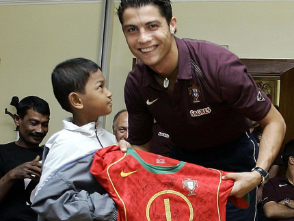 Conheça história emocionante de criança sobrevivente de tsunami e Cristiano Ronaldo