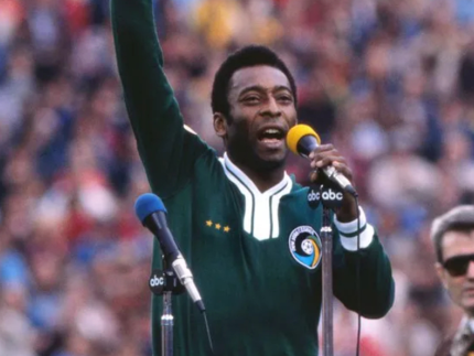 Pelé se despediu no Cosmos, dos EUA. Foto: Reprodução