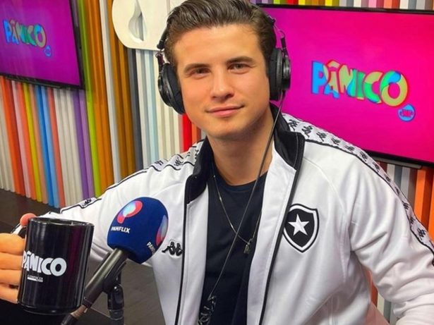 Apresentador da Jovem Pan se estressa e quase chega às vias de fato nos bastidores da emissora