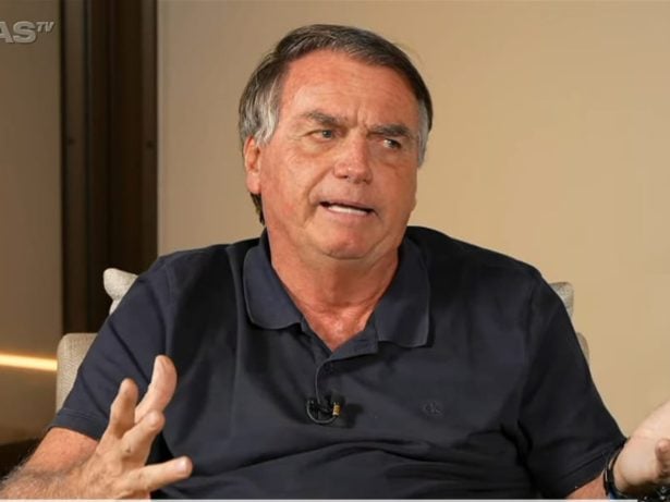 8 de janeiro: Jair Bolsonaro afirma que se estivesse no Brasil, iria preso