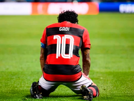 Camisa 10 do Flamengo ficará sem dono enquanto Gabigol usá-la na Libertadores