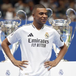 Mbappé é oficialmente apresentado no Real Madrid com festa para 80 mil torcedores