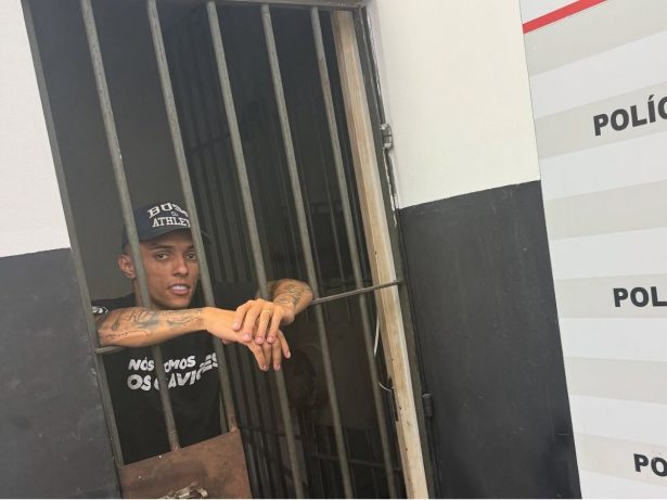Influenciador Buzeira permanece preso após STJ revogar prisão de outros investigados