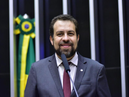 Hino nacional em linguagem neutra durante ato de Boulos viraliza na web. Veja!