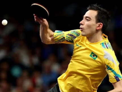 Hugo Calderano leva o Brasil para a semifinal do tênis de mesa pela primeira vez