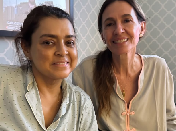 Madrasta de Preta Gil posa com cantora nos EUA: “Tudo que queria era ficar pertinho dela”