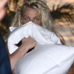 Fontes próximas à Britney Spears temem o pior: “Está fora de controle”