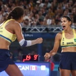 É ouro! Duda e Ana Patrícia passam por canadenses e são campeãs no vôlei de praia