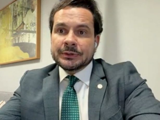 Deputado afirma que Lula recusa combater facções e compara prisão de Bolsonaro à Inquisição