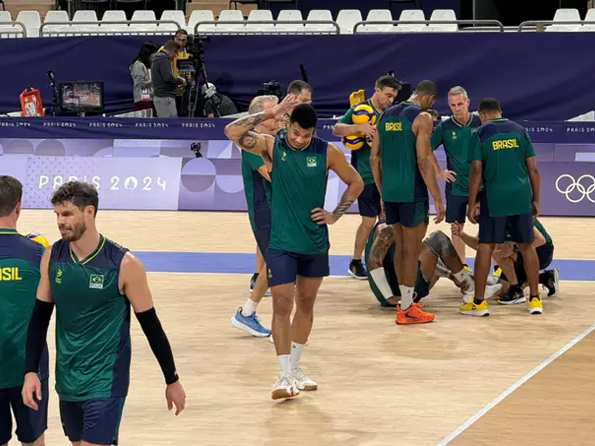 Leal sofreu uma entorse no tornozelo durante treino em Paris (Reprodução)