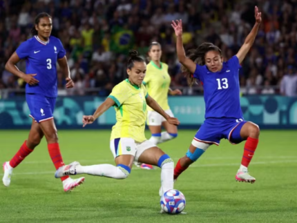 Seleção Brasileira feminina de futebol vence a França e avança para semifinal