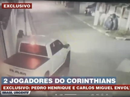 Jogadores do Corinthians batem carro, tentam fugir e caso vai parar na polícia