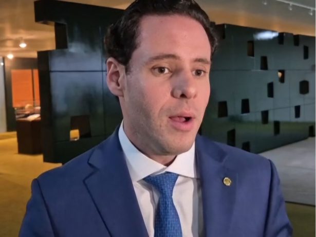 Após visita a Bolsonaro, Rodrigo Valadares diz ter saído com “sentimento de esperança”