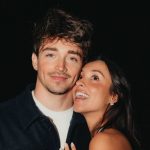 Piloto Charles Leclerc pede namorada em casamento com “ajuda” de cachorro do casal