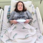 Influenciadora com “a maior dor do mundo” pede ajuda a fãs para fazer eutanásia