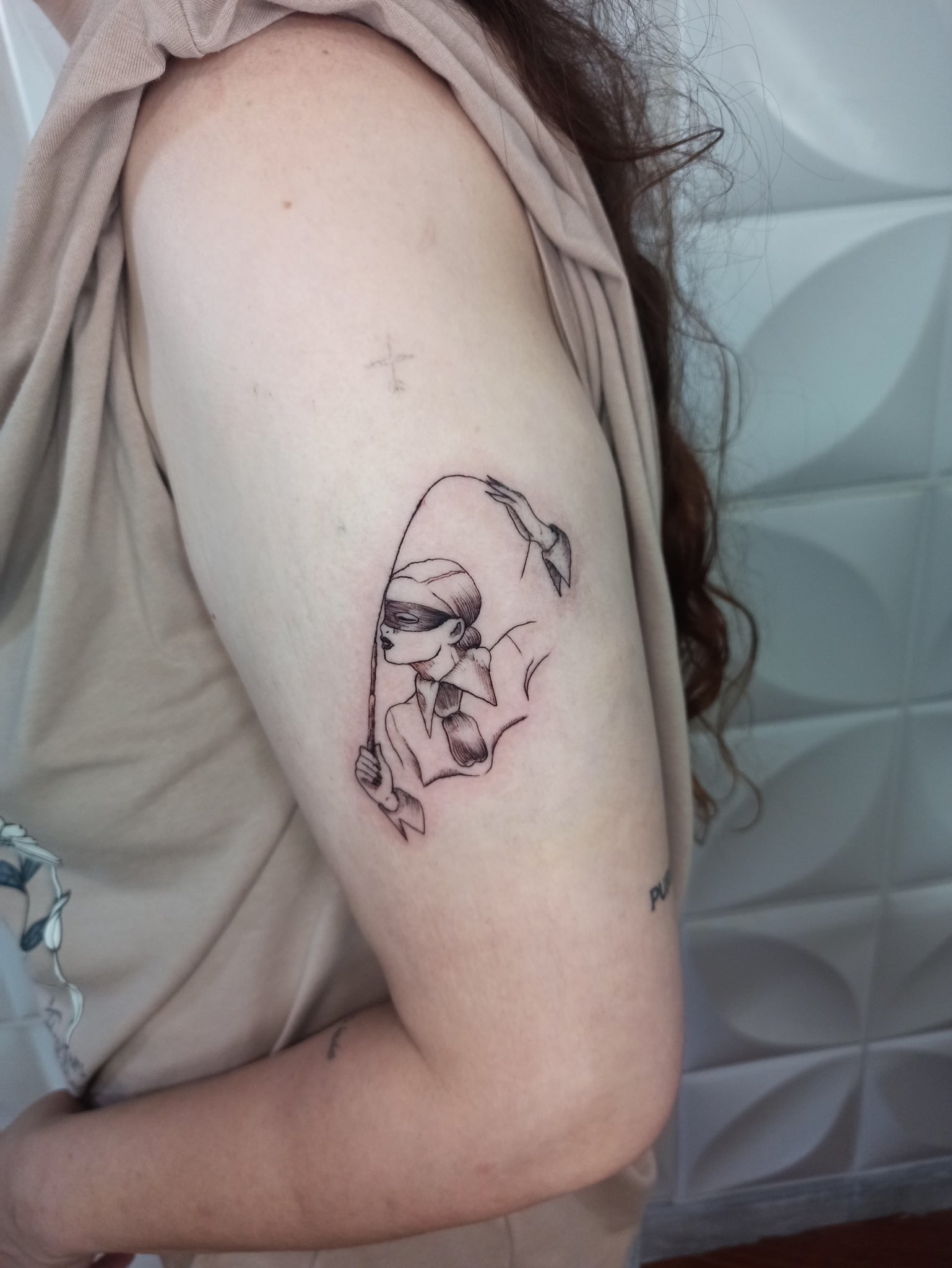 Fãs de Madonna enviam imagens de tatuagens em homenagem a artista para empresário em rede social