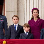 Família real britânica marca presença no Dia da Vitória, e herdeiros chamam atenção