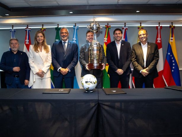 Clima tenso marca reunião da CONMEBOL entre dirigentes de Flamengo e Palmeiras
