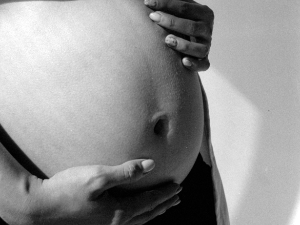 Bebê a bordo: saiba primeiros sintomas de gravidez e veja hora certa para testar