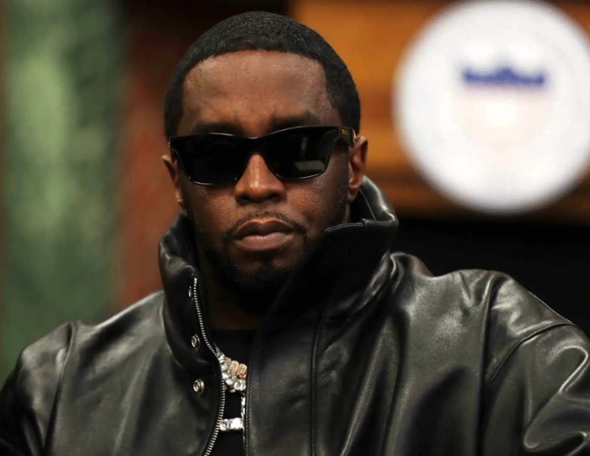 O rapper e empresário Sean "Diddy" Combs, de 54 anos, foi preso em Nova York sob acusações de atividades ilícitas; outros artistas são associados ao caso em teorias da conspiração (Divulgação)
