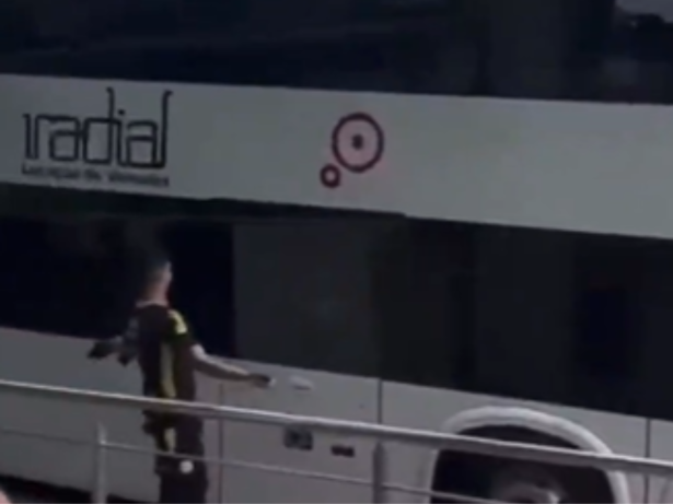 Corre, Brazão! Goleiro do Santos é “esquecido” em hotel e vídeo viraliza