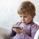 AGU notifica Meta para remover chatbots que simulam perfis infantis com conteúdo sexual