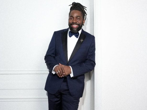 Lázaro Ramos aposta em smoking azul para torcer por Wagner Moura no Oscar 2026