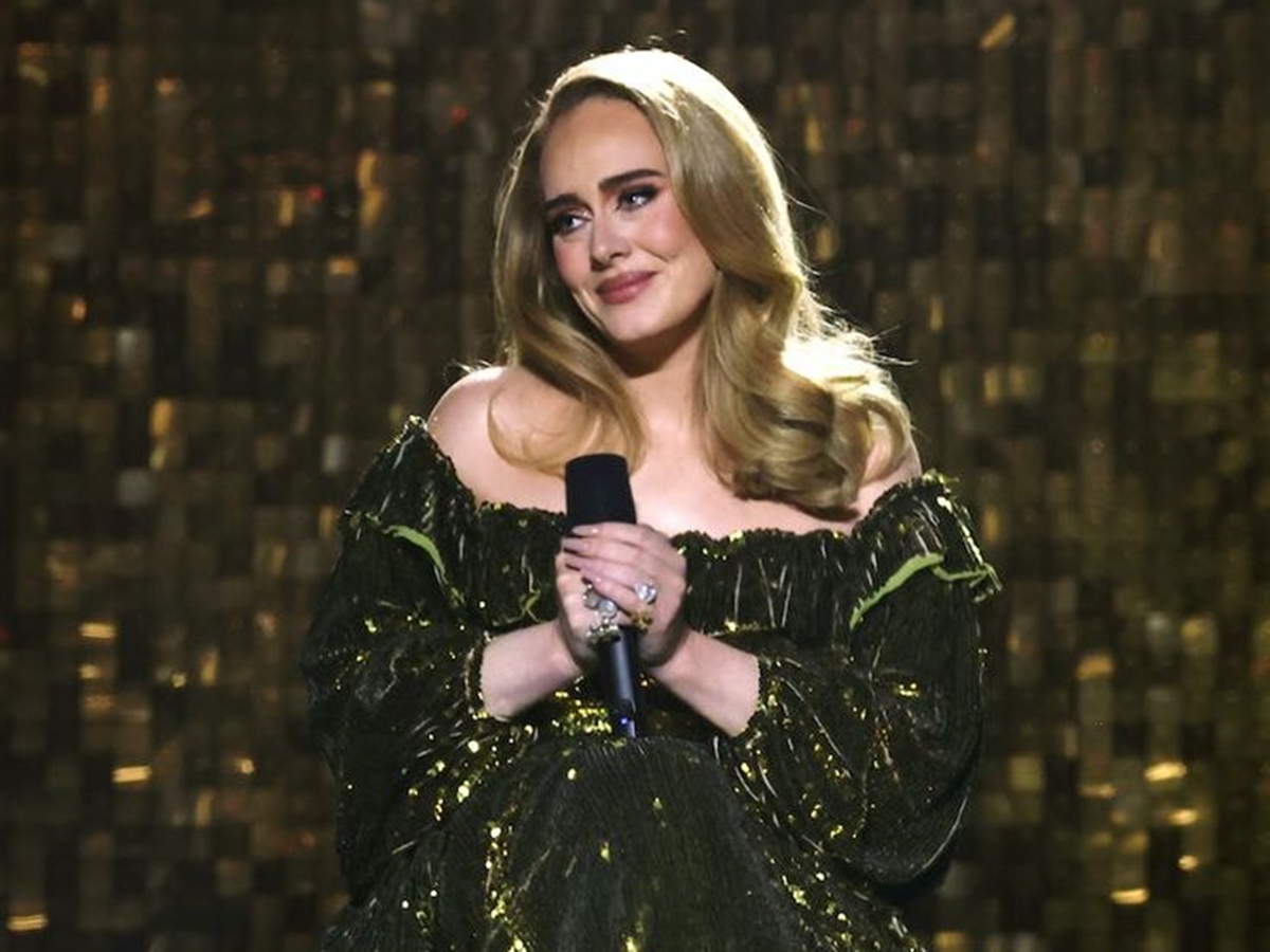 Adele diz que fará pausa 'longa' na carreira: 'Preciso descansar'