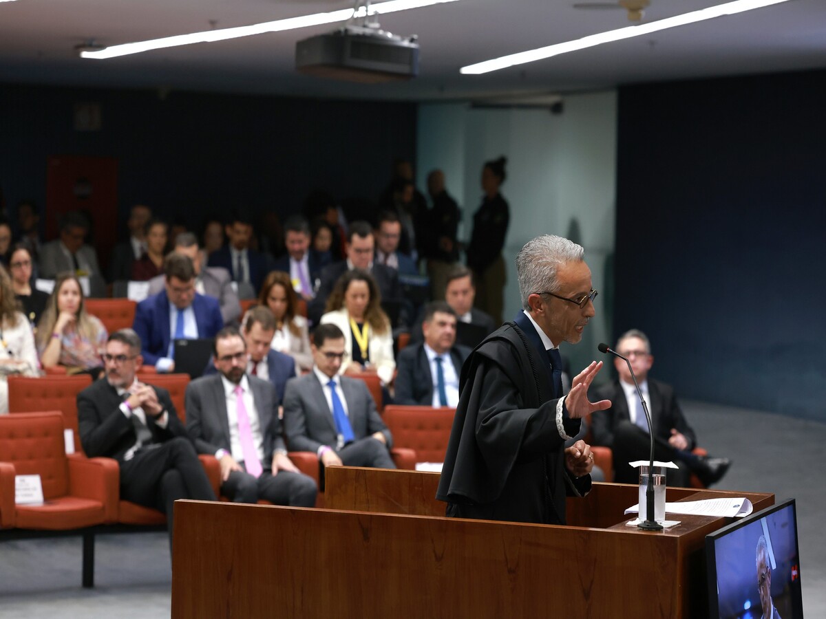 Advogado de Mauro Cid - Imagens STF Advogado de Mauro Cid - Imagens STF