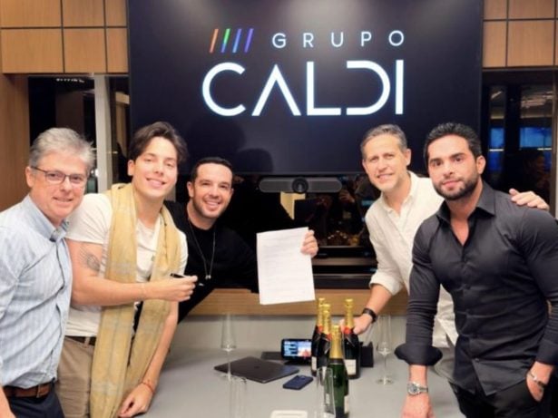 Enzo Ferro assina com Caldi Music e estreia projeto de gestão completa da carreira